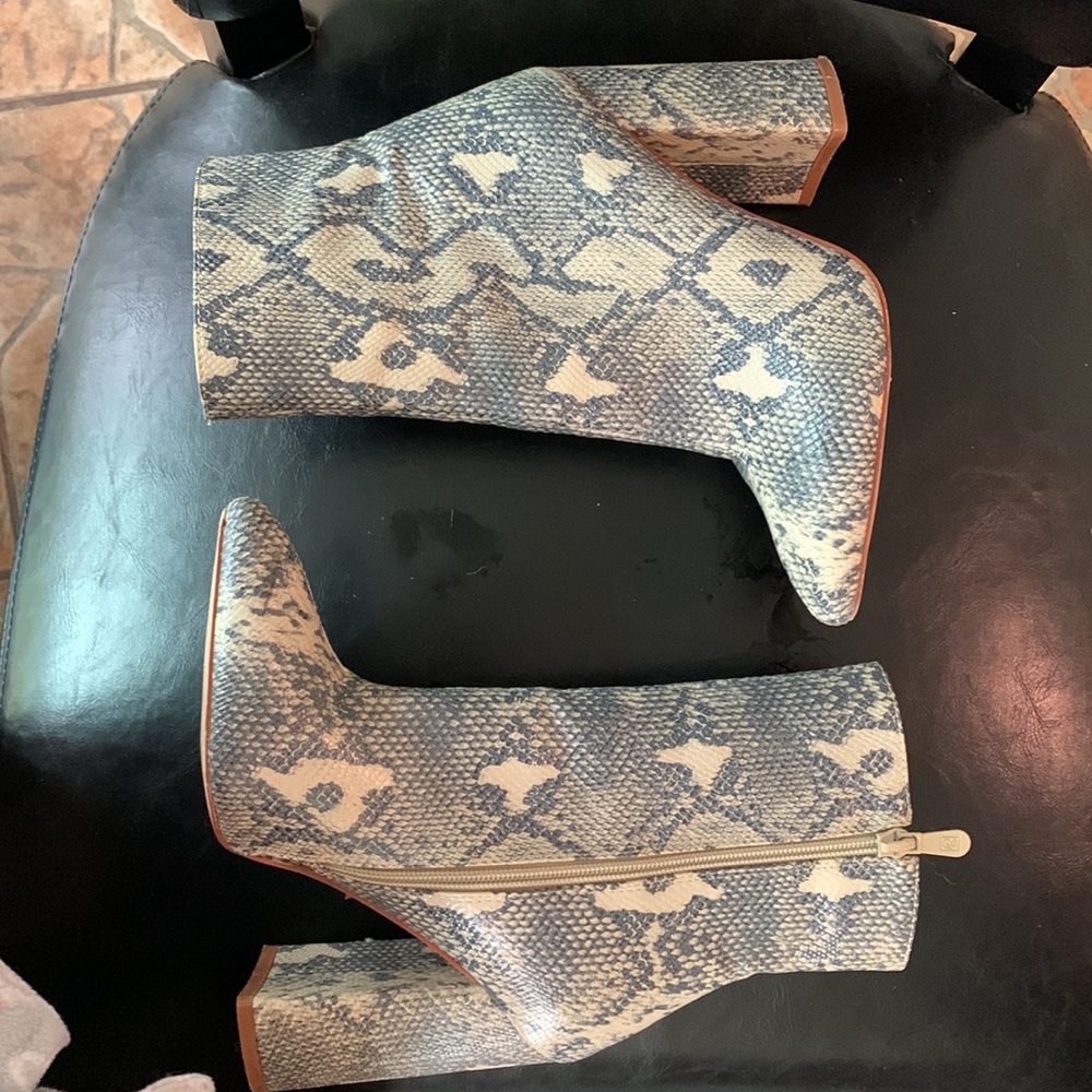 Snakeskin print mid ankle Boots US size 5